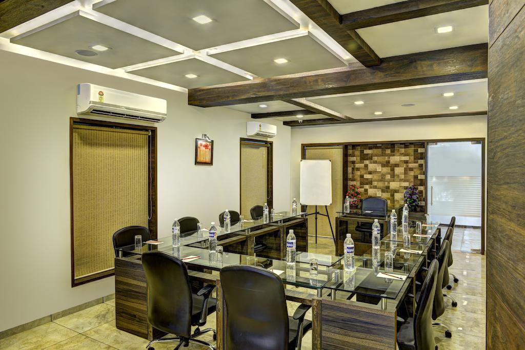 Hotel Aaram Orchard Ahmedabad Luaran gambar
