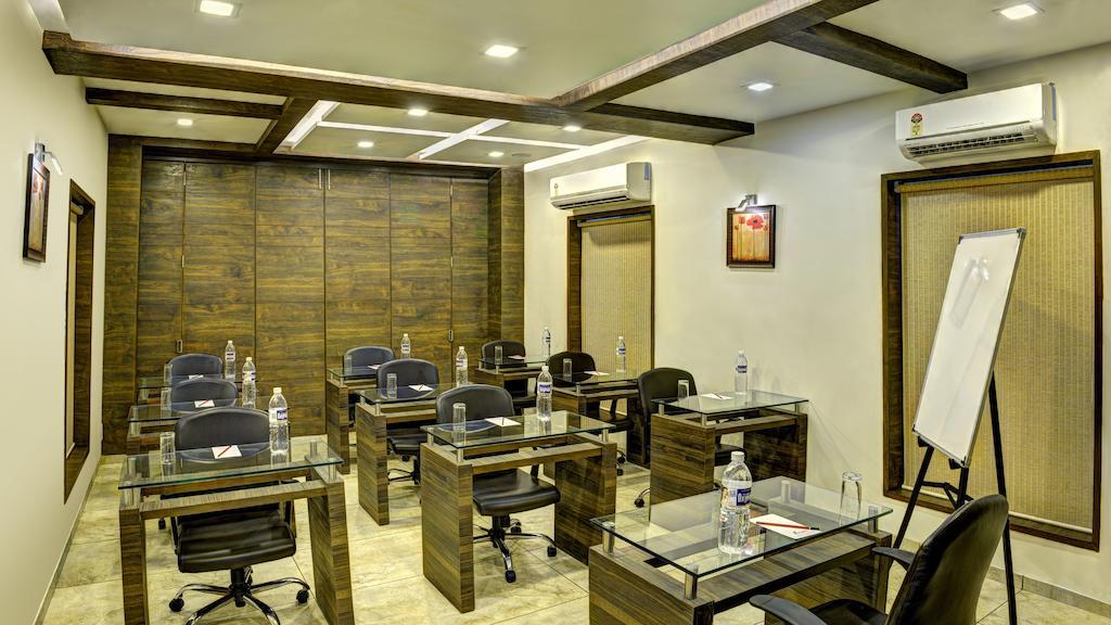 Hotel Aaram Orchard Ahmedabad Luaran gambar