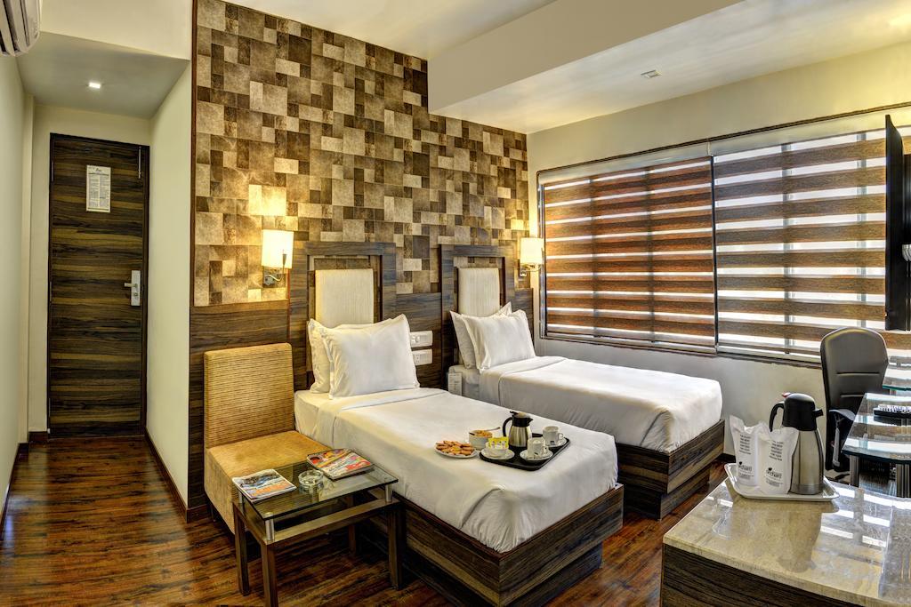 Hotel Aaram Orchard Ahmedabad Luaran gambar