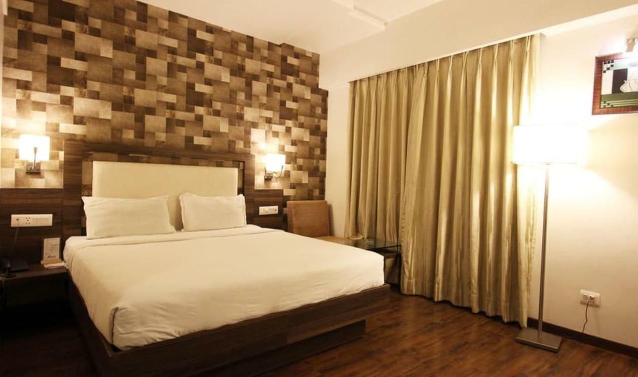 Hotel Aaram Orchard Ahmedabad Luaran gambar