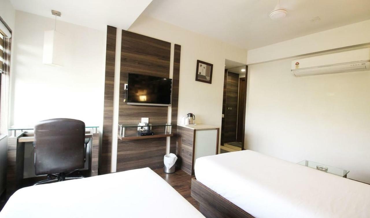 Hotel Aaram Orchard Ahmedabad Luaran gambar
